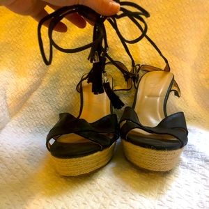 8.5 tie up wedges worn once -